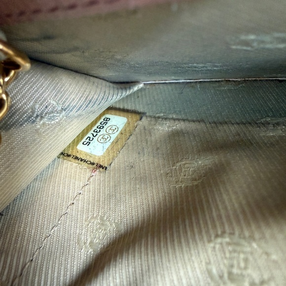 CHANEL Coco Button Coin & Key Case - Picture 12 of 17